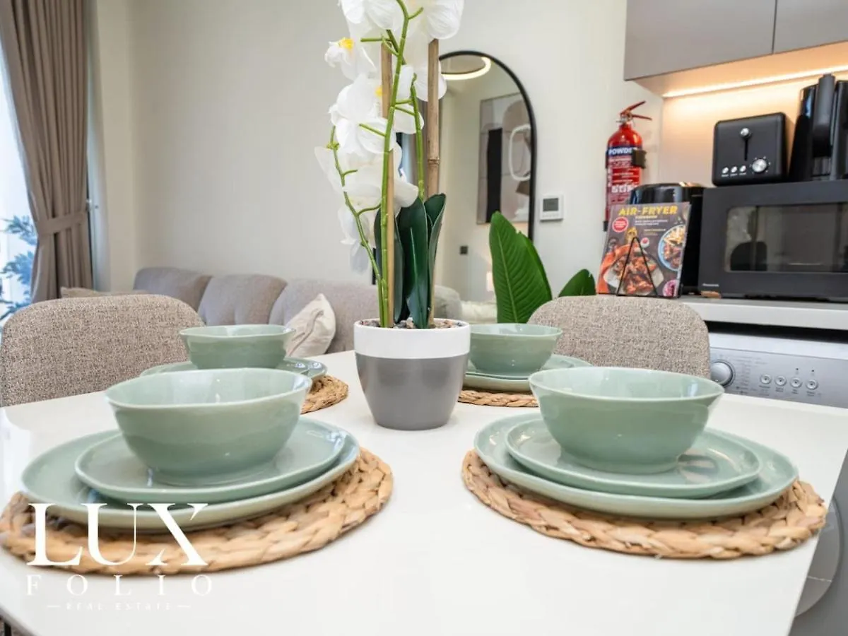 Chic 1 Bed Meydan Escape With A Pool View Apartment Dubai